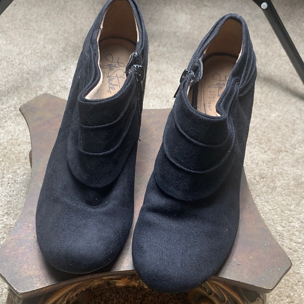 Life Stride “Corie” Black Ankle Booties EUC
